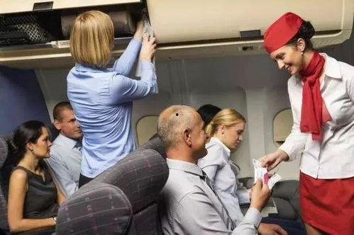 飞机空姐吃瓜事件,揭秘航空服务中的礼仪争议