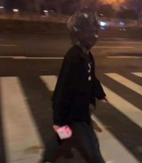 吃瓜丢男朋友帽子,揭秘现代都市情感陷阱