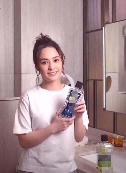 阿娇吃瓜照片,意外曝光娱乐圈幕后真相