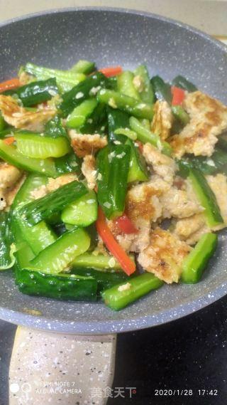 胶瓜怎么炒吃,家常美味一锅出