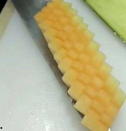 蜜瓜婴儿可以吃嘛怎么吃,适宜年龄与安全食用方法